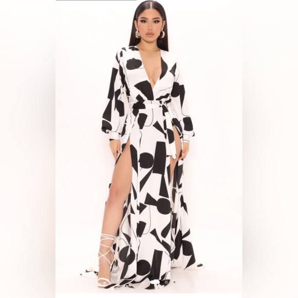 Fashion Nova Dresses & Skirts - Fashion Nova Black and White Vida Loca Abstract Long Sleeve Dress